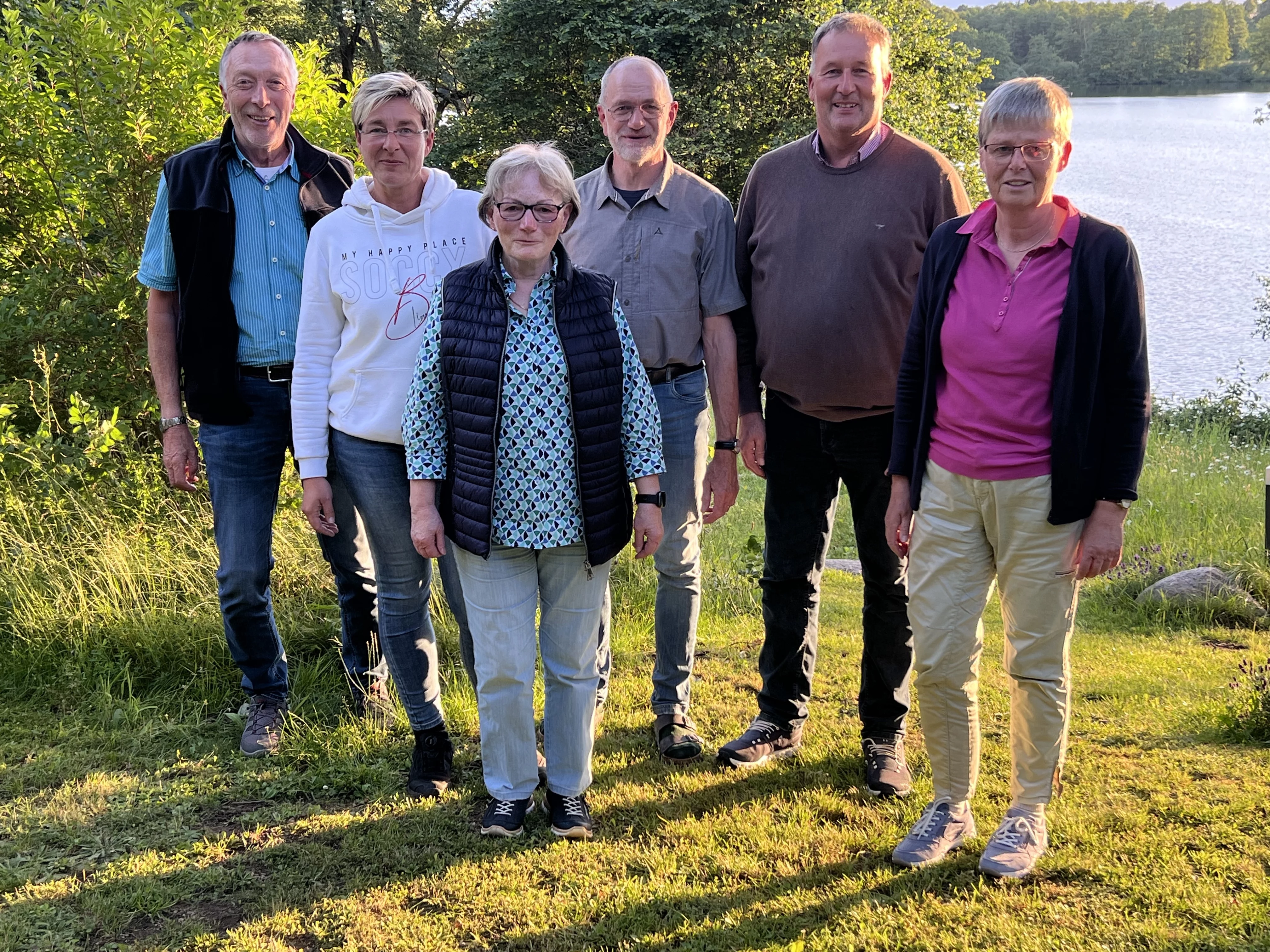 Gruppenbild Vorstand und Beisitzer des Seniorenclub Mözen